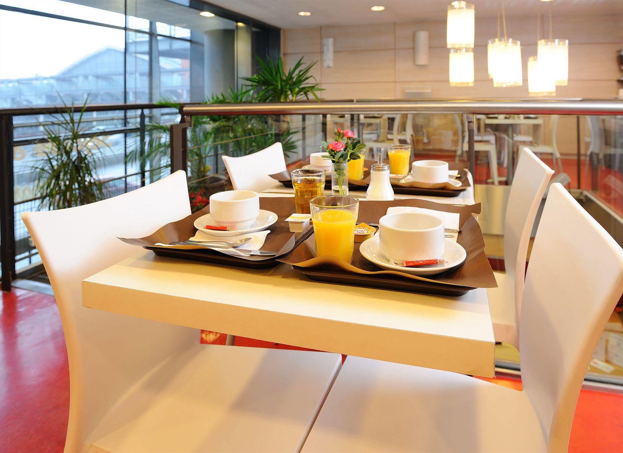 Sejours & Affaires Lille Europe Aparthotel Restoran gambar